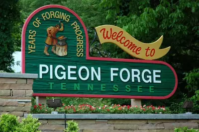 A sign welcomes visitors to the City of Pigeon Forge.