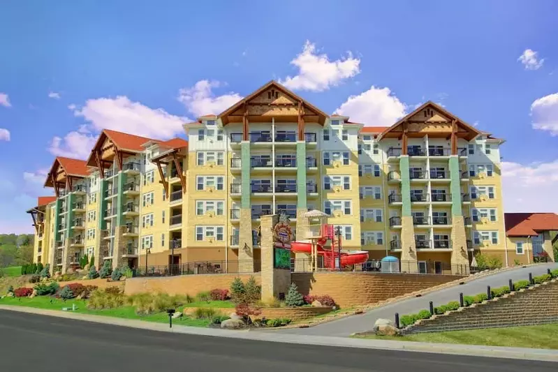 An exterior view of Cherokee Lodge Condos in pigeon forge TN