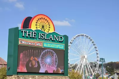the island in pigeon forge sign and great smoky mountains wheel