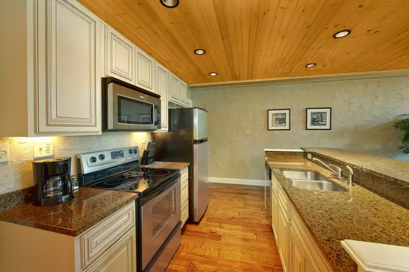 full kitchen in Pigeon Forge condo