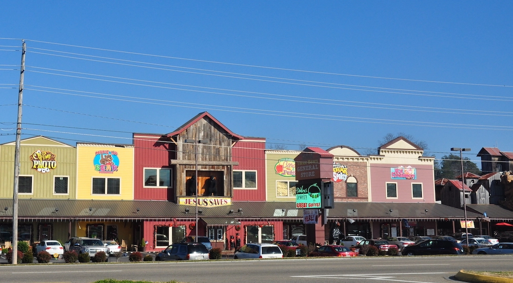 three bears general store pigeon forge tn