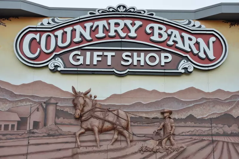 country barn gift shop pigeon forge
