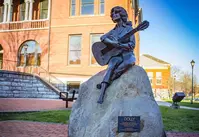 dolly parton statue in Sevierville TN