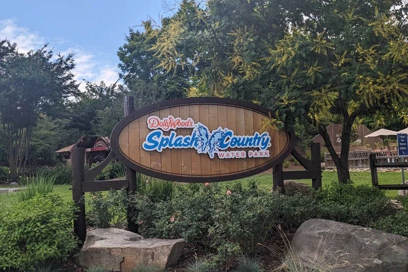 dollywood spash country waterpark pigeon forge